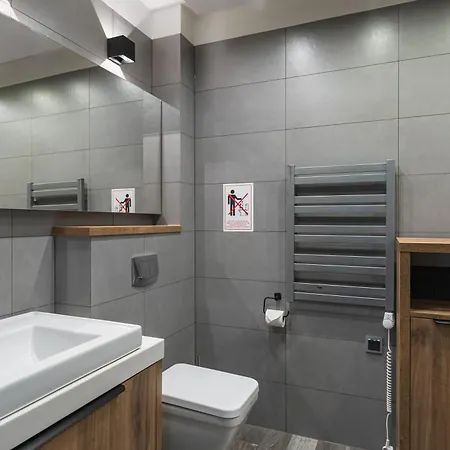 Montes Szymoszkowa شقة